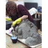 liegender Drache aus Beton