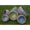 Betonschalen mit glitzerndem Mosaik-Innenleben